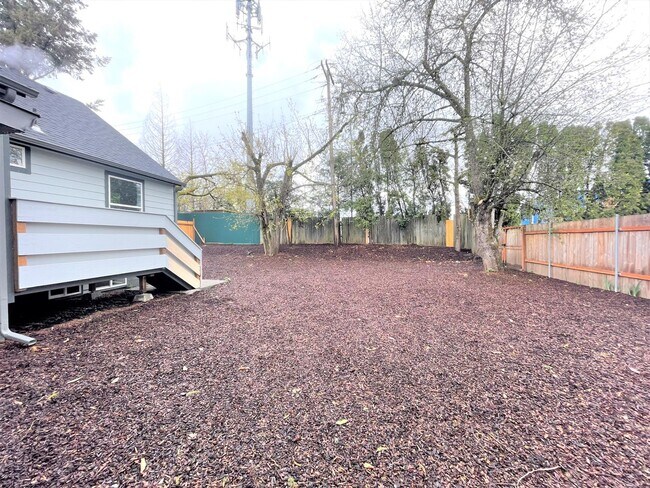 Building Photo - 620 SE 146th Ave