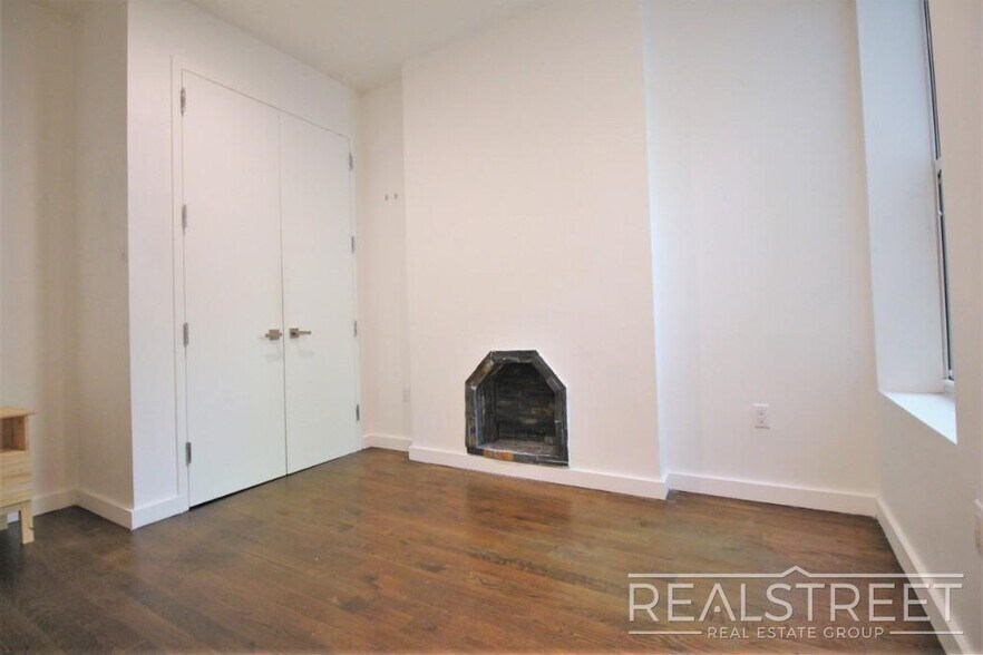 Building Photo - 4 Bed 2 Bath Duplex in BedStuy!