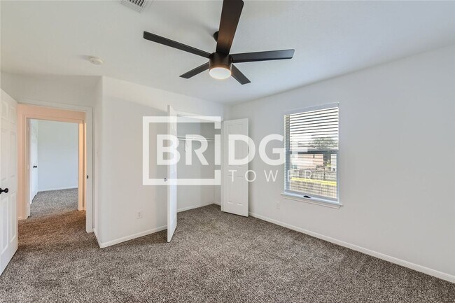 Building Photo - 1035 San Antonio Ct