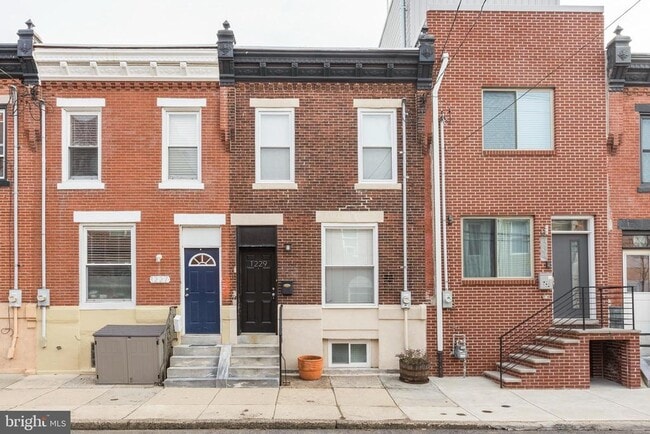 Building Photo - 1229 S 24th St