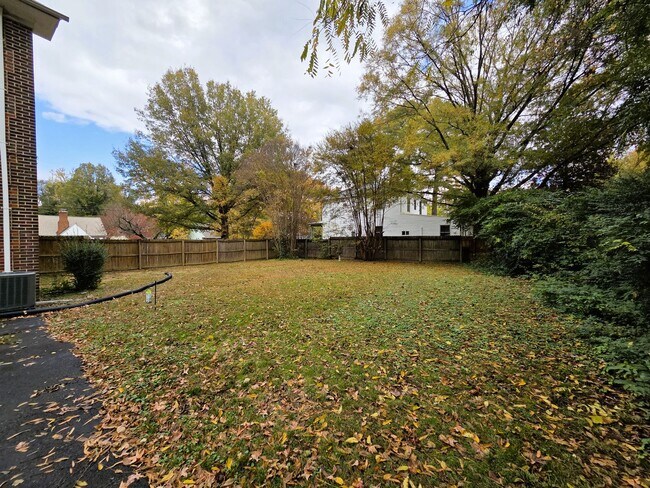 Building Photo - Renovated stately brick home in Forest Hil...