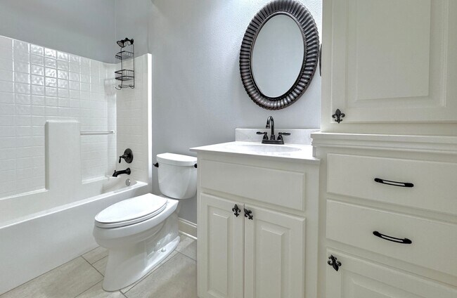 Building Photo - 3 Bed, 2 Bath Home in Pelican Point – Spac...