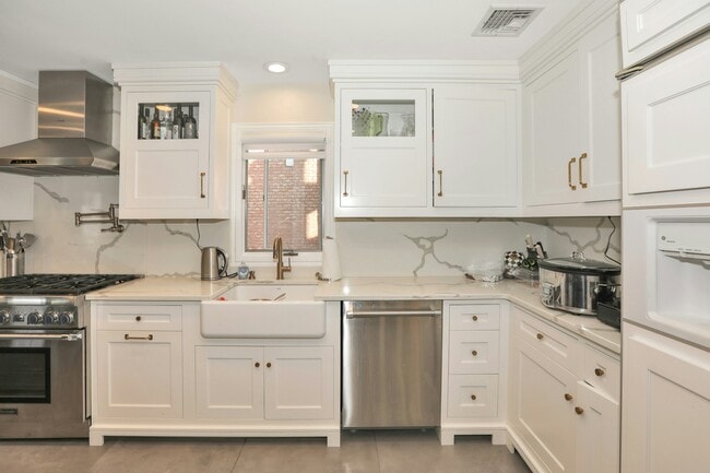 Building Photo - 357 Tom Hunter Rd