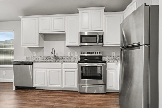 Building Photo - 1425 Waverley Dr