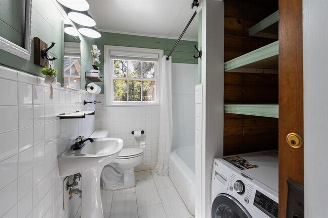 Building Photo - 1707 Lexington St