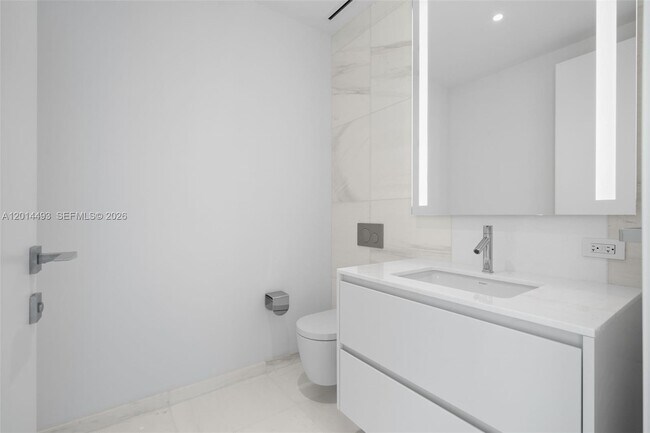 Building Photo - 300 Biscayne Blvd Way