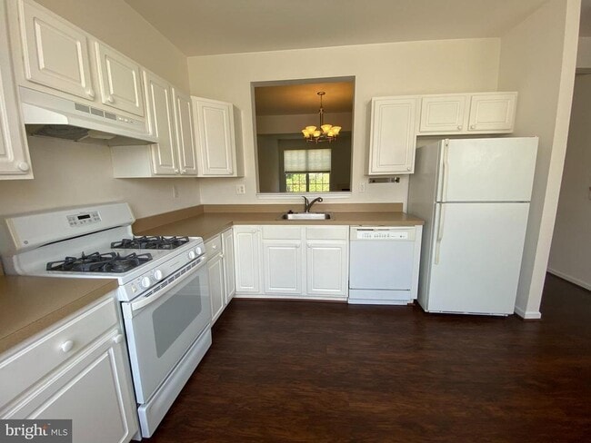Building Photo - 8484 Pattette Pl