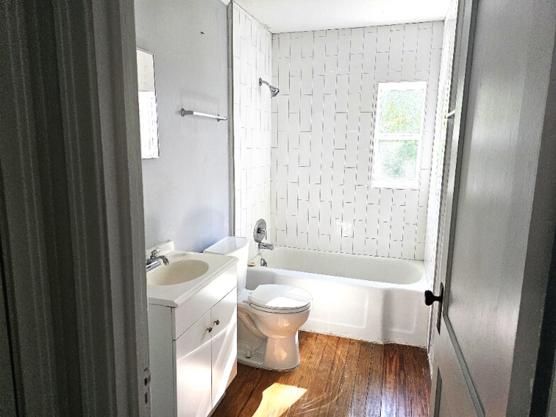 Building Photo - 1730 Ridgewood Ave