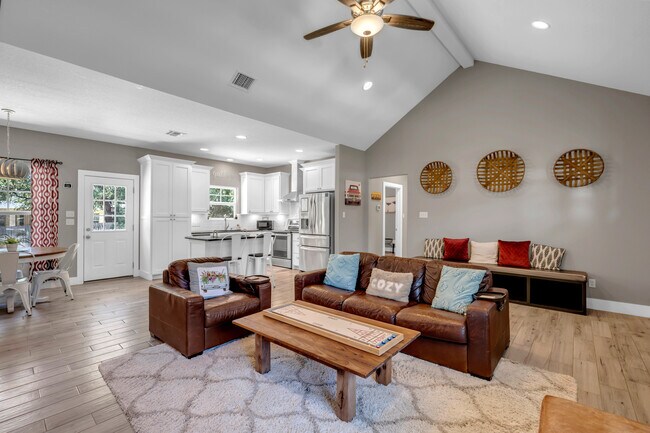 Building Photo - 113 Winding Oak Dr