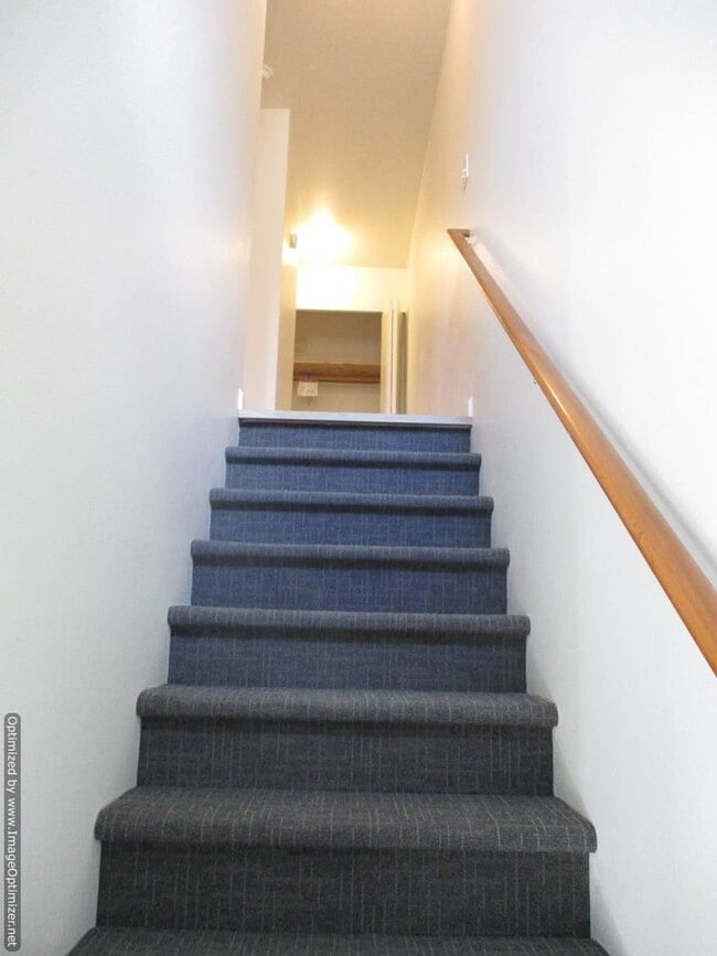 Building Photo - 2 Bedroom, 1.5 Bathroom Townhouse in Port ...