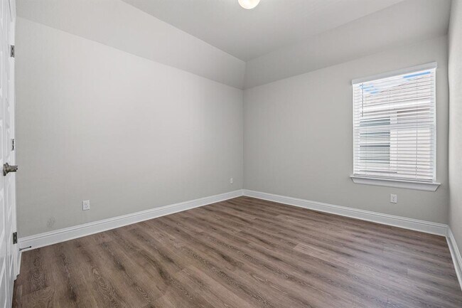 Building Photo - 101 Stone Cyn Dr