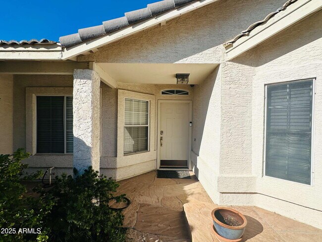 Building Photo - 2110 E Enrose Cir