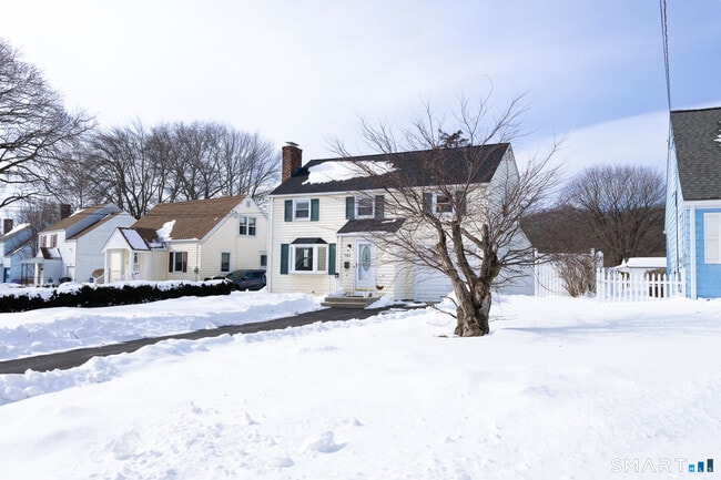 Building Photo - 783 Quaker Ln S