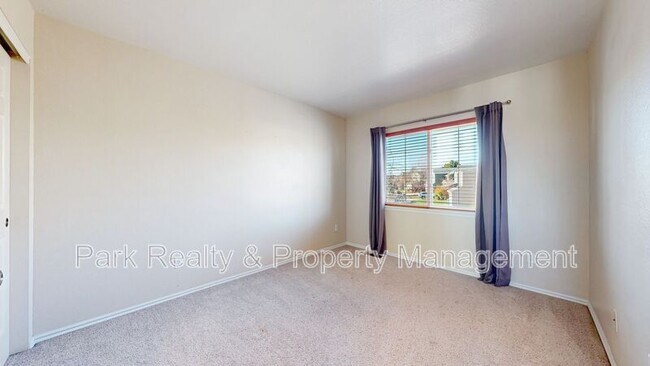 Building Photo - 8596 Bluegrass Cir