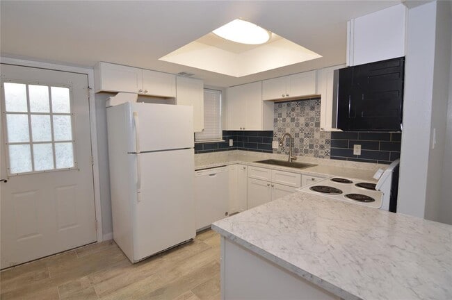 Building Photo - 8912 Circle Dr