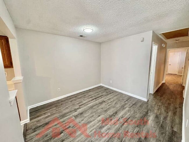 Building Photo - 5528 Ginners Dr