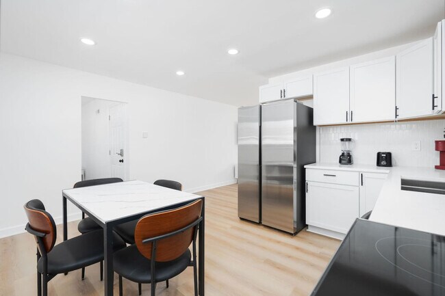 Building Photo - 8744 Montery Ct
