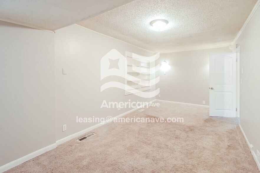 Building Photo - 310 Brown Pl