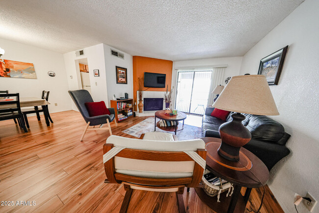 Building Photo - 9445 N 94th Pl