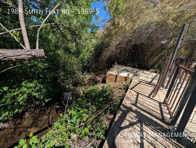 Building Photo - 1989 Smith Flat Rd