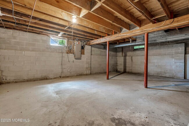 Building Photo - 219 Barnes Ln