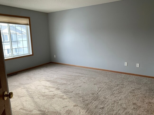 Building Photo - Bright & Spacious 2BR/1.5BA Townhome in Co...