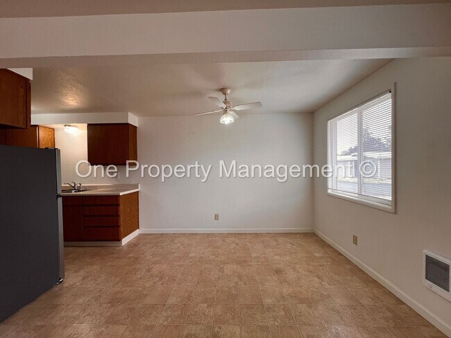 Building Photo - 119 SE 98th Ave