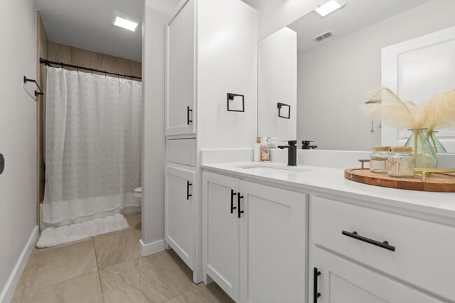 Building Photo - 5418 Travesia Ct