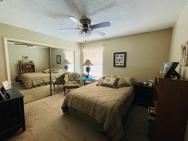 Building Photo - 698 Roaring Dr