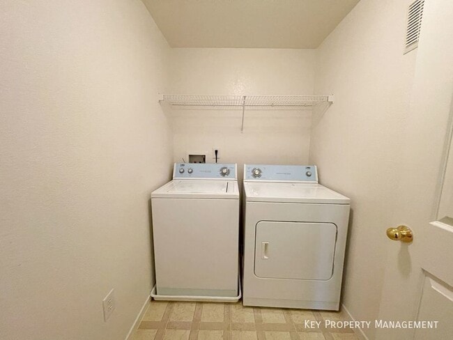 Building Photo - 6160 Rumrill St