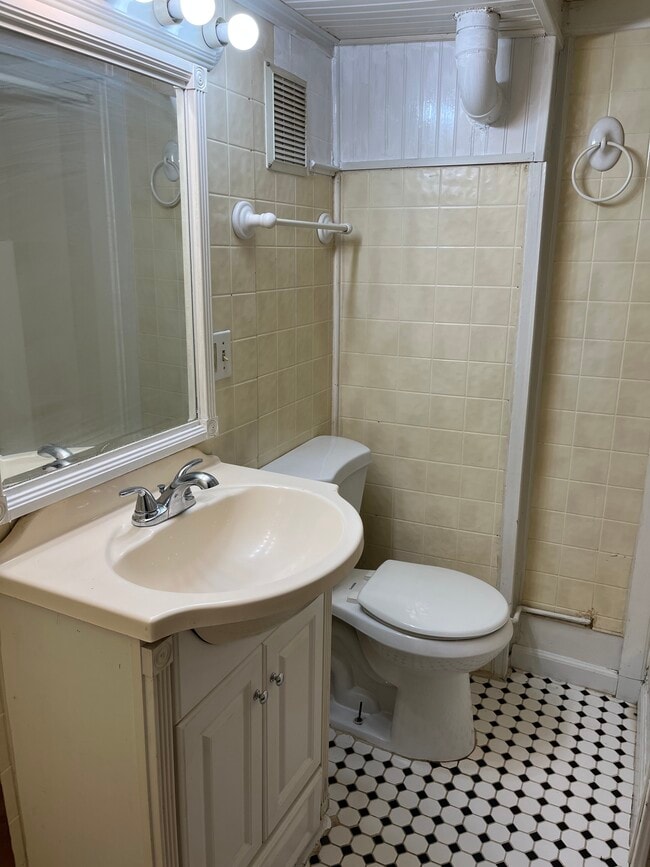 Building Photo - 4 Shepard St