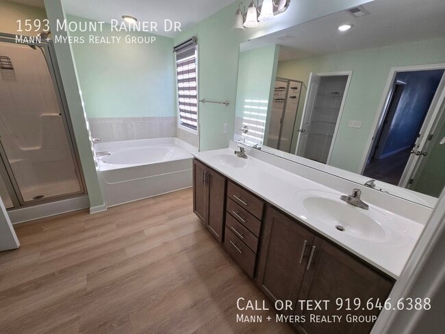 Building Photo - 1593 Mount Rainer Dr