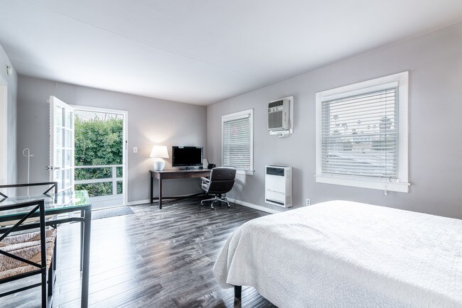 Building Photo - 8655 Clifton Way