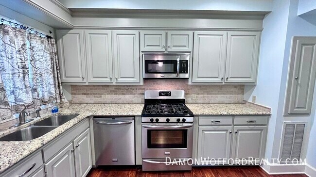 Building Photo - 1707 Pine St