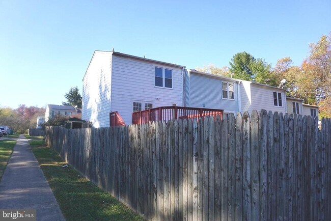 Building Photo - 19 Shady Spring Pl