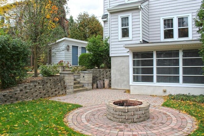 Building Photo - 1205 Miller Ave