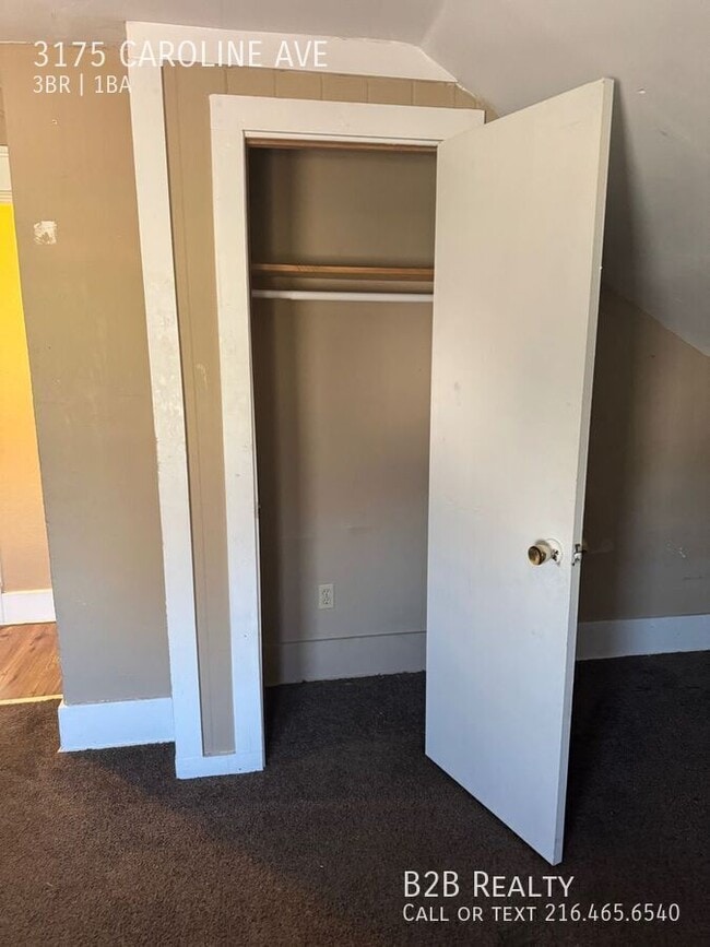 Building Photo - 3175 Caroline Ave