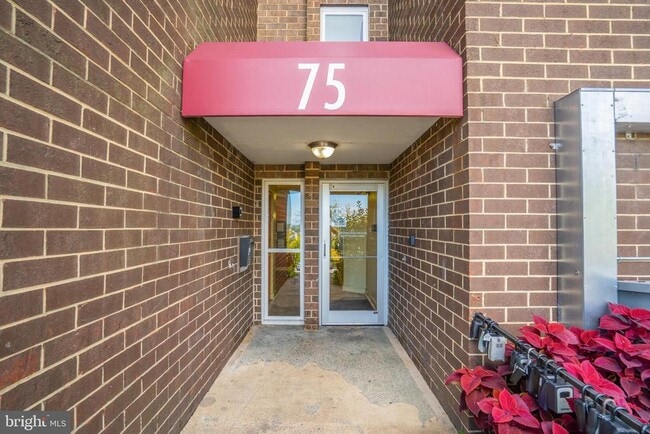 Building Photo - 75 S Reynolds St