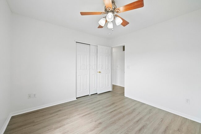 Building Photo - 4035 Redroyal Ave
