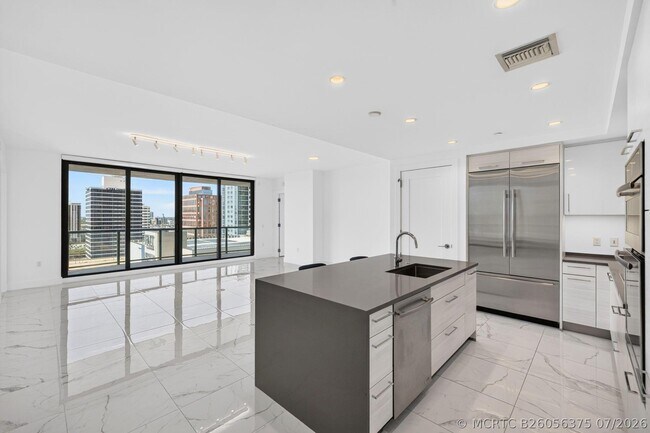 Building Photo - 100 E Las Olas Blvd