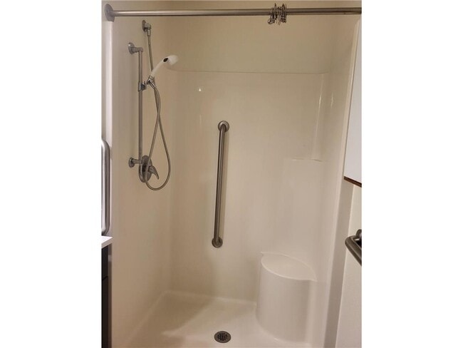 Building Photo - 609 Main St S