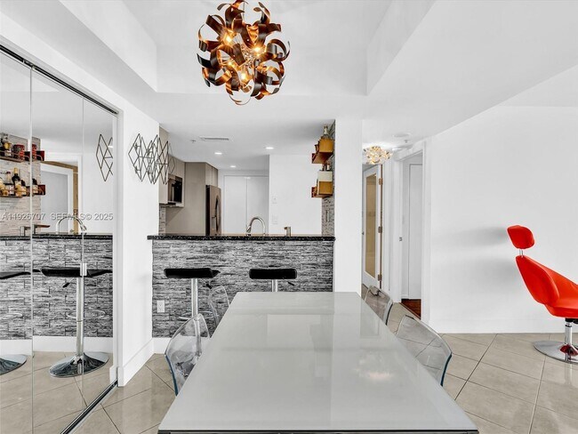 Building Photo - 650 West Ave