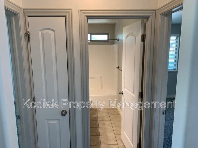 Building Photo - 312 Greenwich Dr