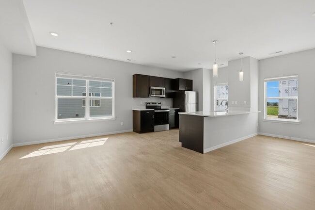 Building Photo - 142 Russ Dr SW