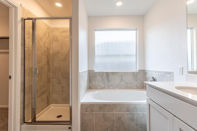 Building Photo - 175 Silver Springs Bend