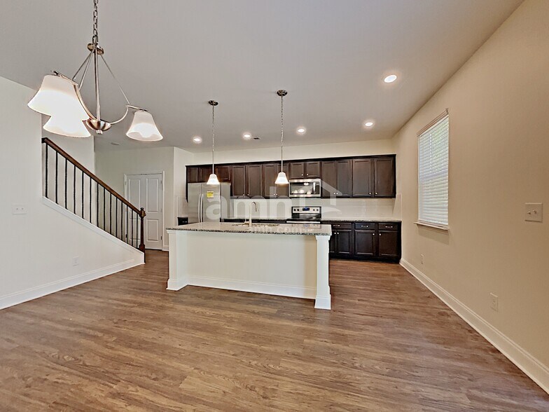 Building Photo - 124 Lindridge Dr