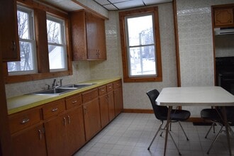 Building Photo - 1019 Sch