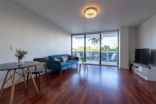 Building Photo - 3675 N Country Club Dr