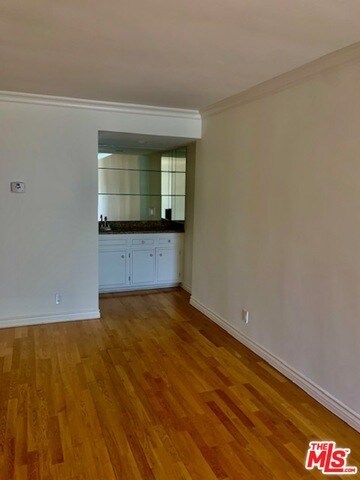 Building Photo - 1097 S Bedford Dr