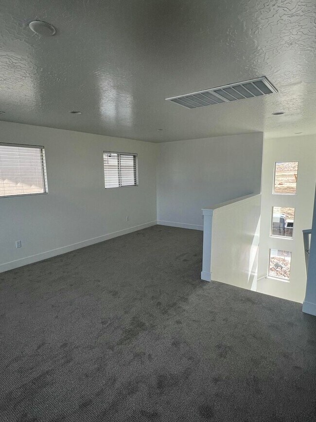 Building Photo - Best Price Per Square Foot in Town!